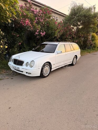 Mercedes E 220-3