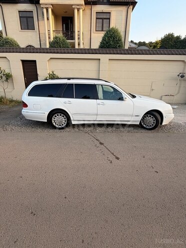 Mercedes E 220-10