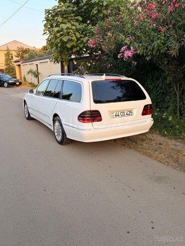 Mercedes E 220-13