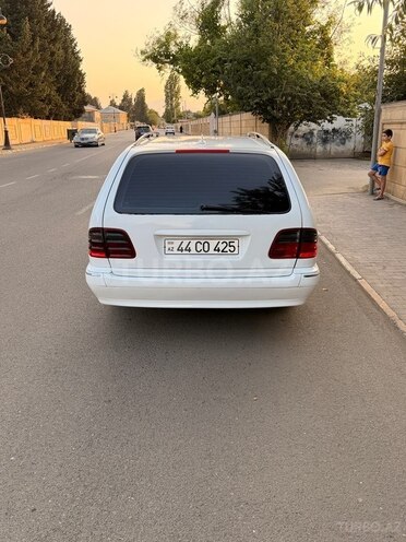 Mercedes E 220-12