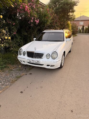 Mercedes E 220-1