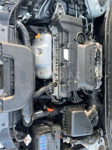 Hyundai Elantra-16