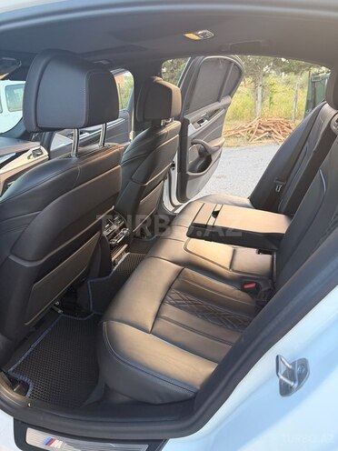 BMW 530e-13
