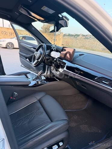 BMW 530e-14