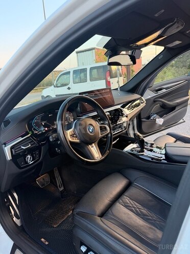 BMW 530e-11