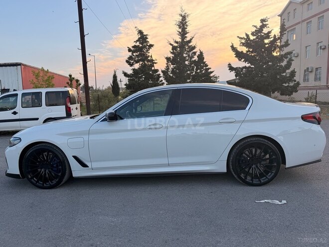 BMW 530e-7