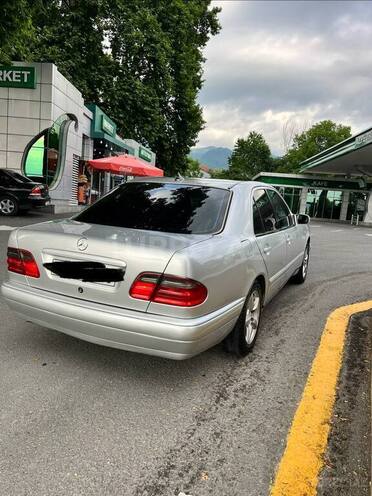 Mercedes E 240-2