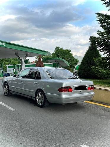 Mercedes E 240-6