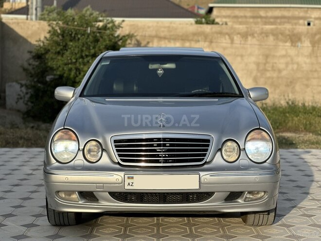 Mercedes E 270-1