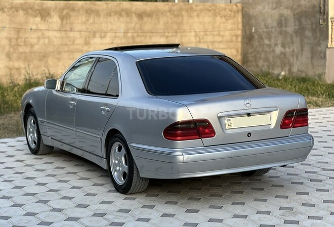Mercedes E 270-6