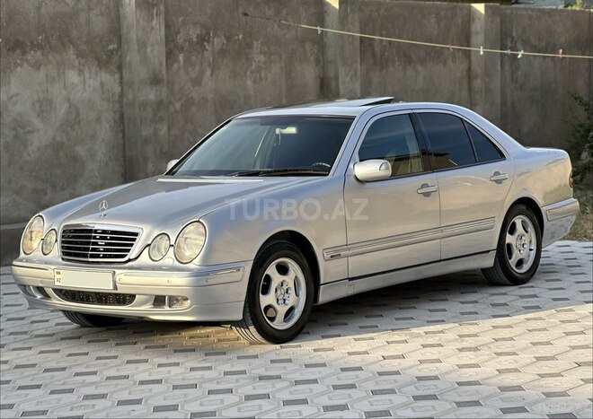 Mercedes E 270-3