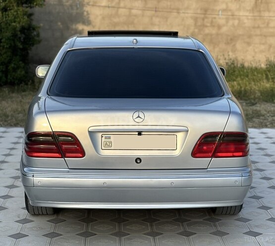 Mercedes E 270-4