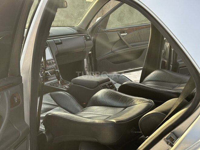 Mercedes E 270-8