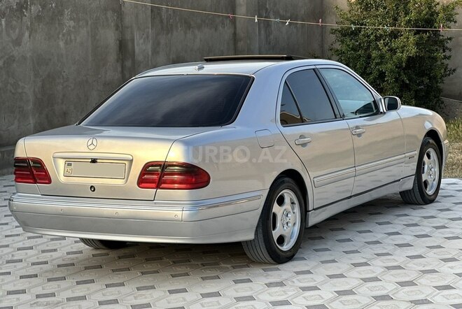 Mercedes E 270-5