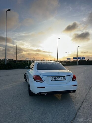 Mercedes E 220 d-3