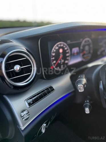 Mercedes E 220 d-11