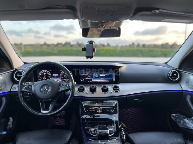 Mercedes E 220 d-12