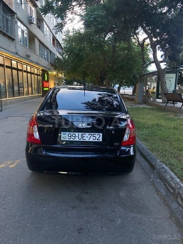 Hyundai Accent-2