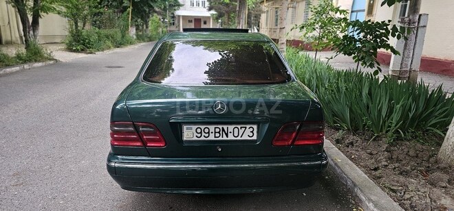 Mercedes E 280-4