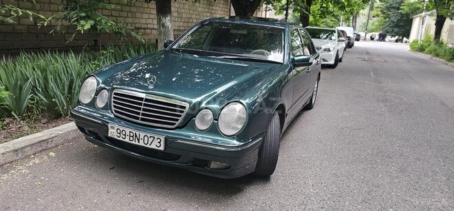 Mercedes E 280-1