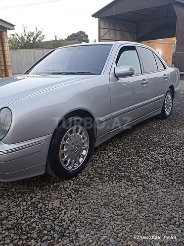 Mercedes E 220-2