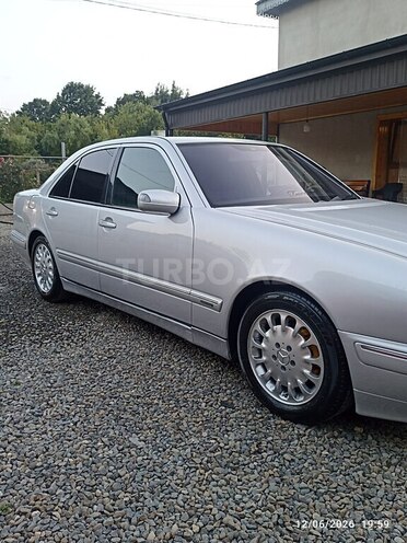 Mercedes E 220-3