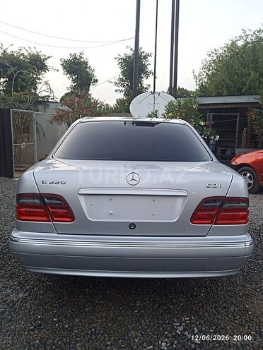 Mercedes E 220-4