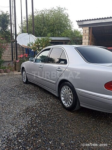 Mercedes E 220-5