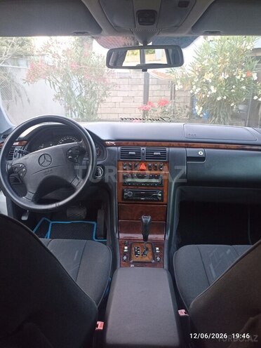 Mercedes E 220-7