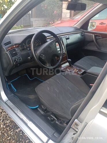 Mercedes E 220-8