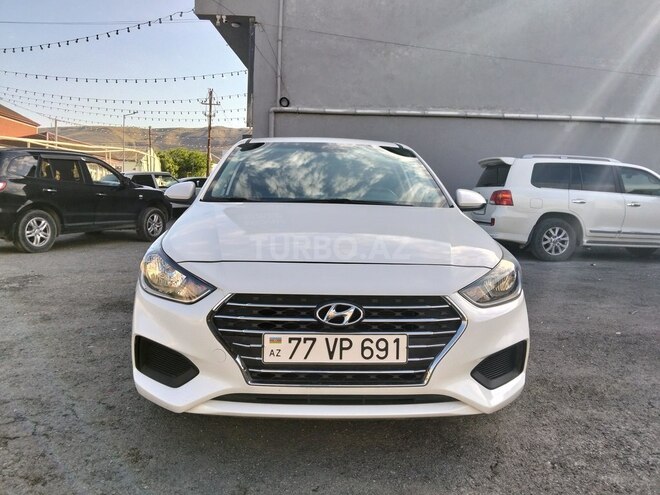 Hyundai Accent-1