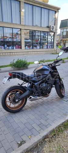 Honda CBR650R-5