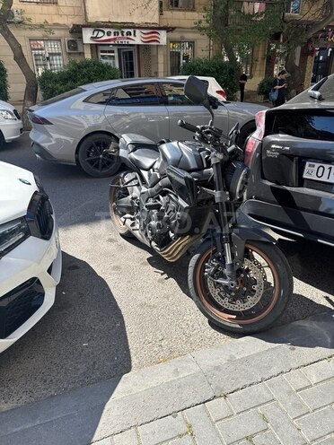 Honda CBR650R-2