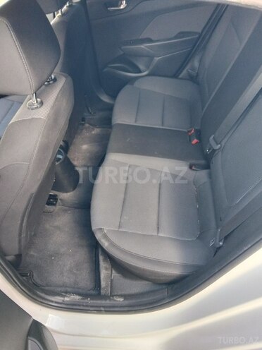 Hyundai Accent-11