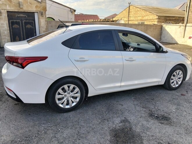 Hyundai Accent-8