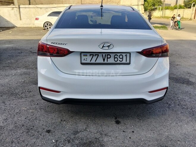 Hyundai Accent-7