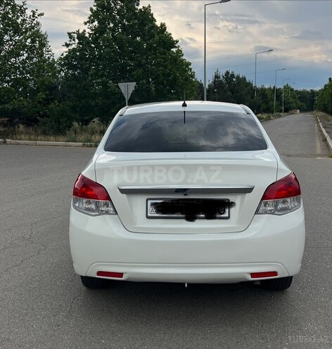 Mitsubishi Attrage-4