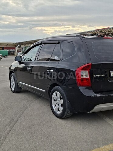 Kia Carens-4