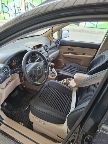 Kia Carens-8