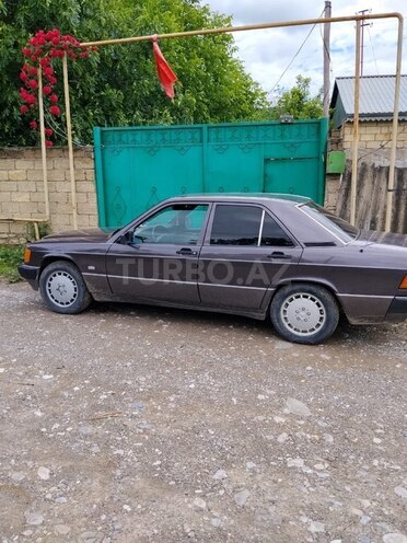 Mercedes 190-2