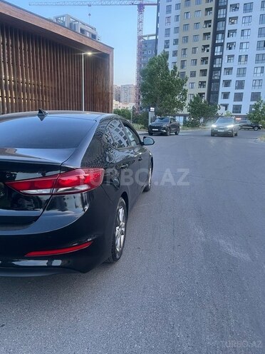 Hyundai Elantra-7