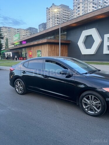 Hyundai Elantra-8