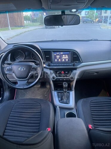 Hyundai Elantra-10