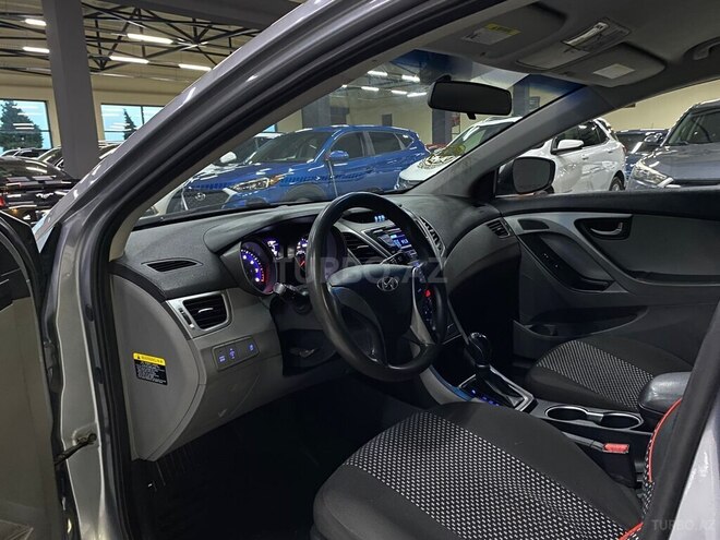 Hyundai Elantra-10