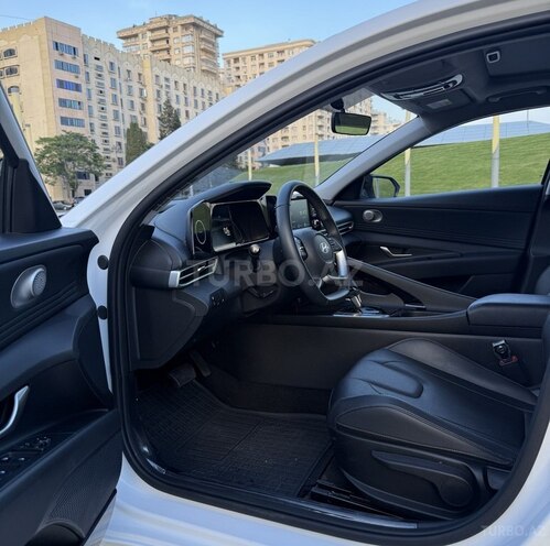 Hyundai Elantra-9