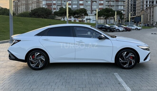 Hyundai Elantra-4