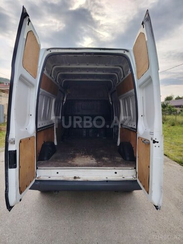 Ford Transit-9