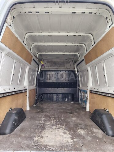 Ford Transit-10