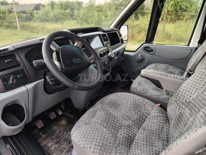 Ford Transit-17