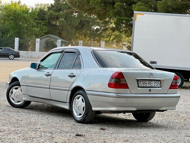 Mercedes C 220-11